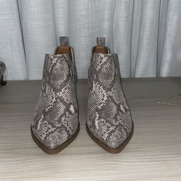 Universal Thread bootie - Picture 2 of 4